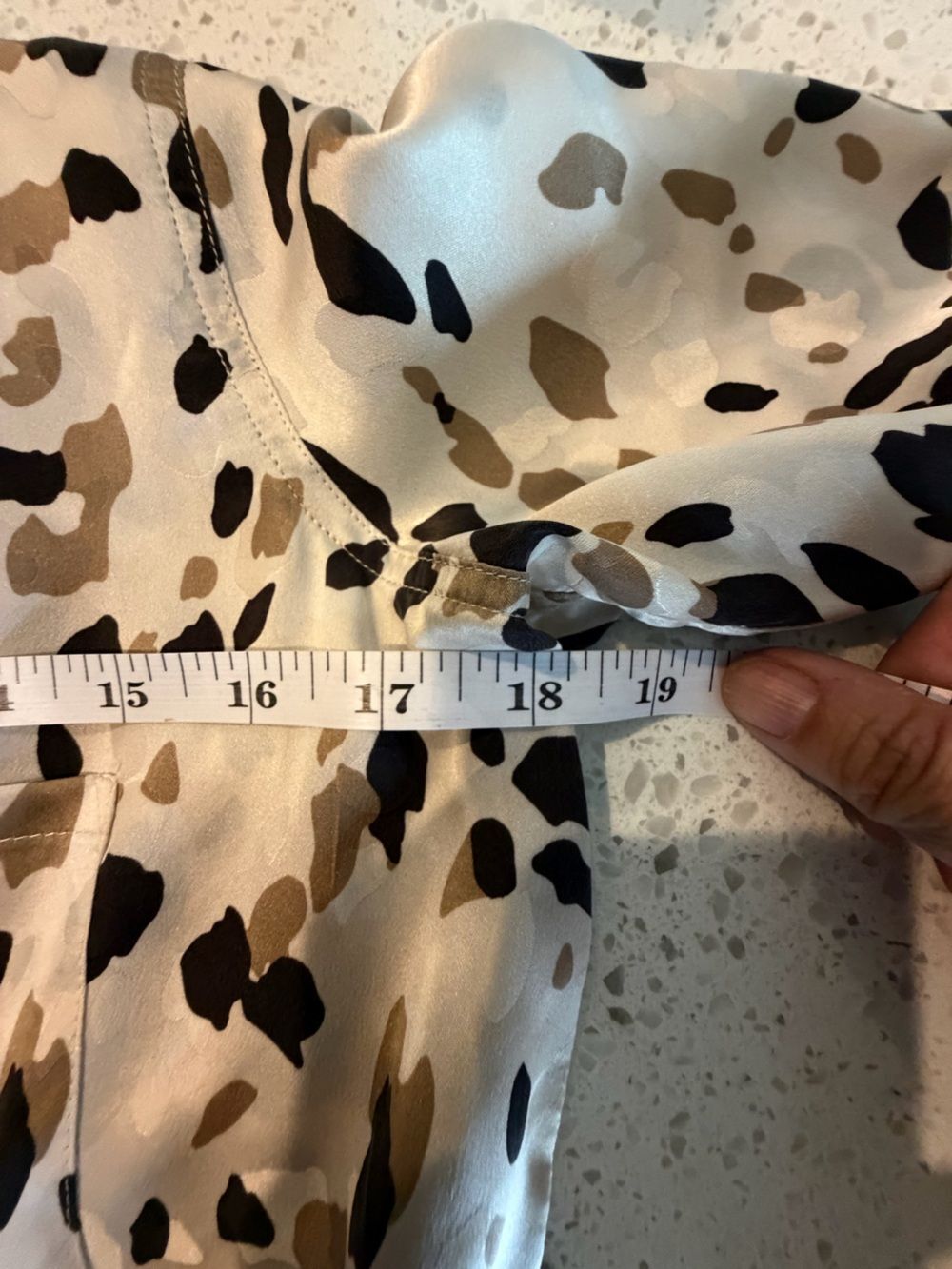 Rails Rebel 100% Silk Abstract Animal Print Button Down Shirt Blouse XS Ivory - Picture 4 of 7
